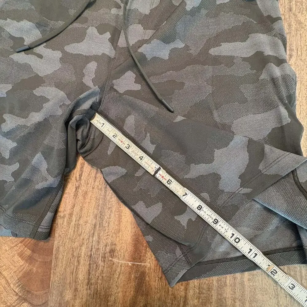 Lululemon Shorts Mens Medium Green Camo Lined 9 Inch Inseam Lined Drawstring